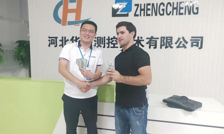 En septiembre de 2019, el Sr.Logatir llegó a Hebei Huachuang Measurement and Control Technology Co., Ltd. para una investigación de campo, pruebas detalladas de productos e intención de cooperación.